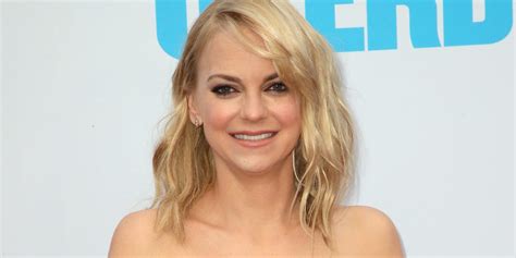 anna faris naked|Anna Faris Is Strong AF Posing Nude For A Super Bowl Ad In IG。